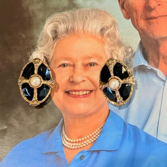 💰3/$15💰1980's Black gold & faux pearl clip-on statement earrings - Picture 8 of 10